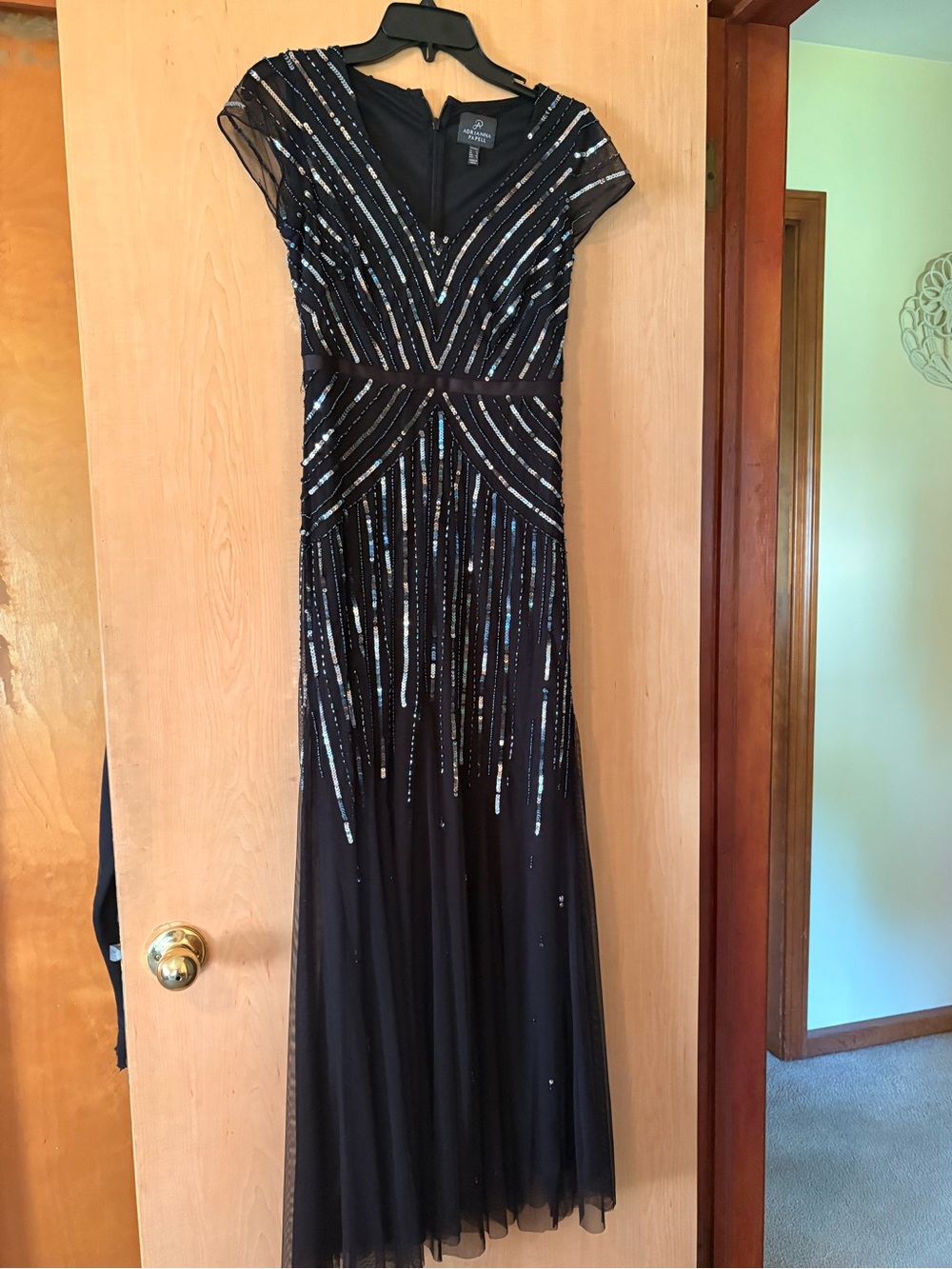Elegant Adrianna Papell Black Sequin V-Neck Evening Dress